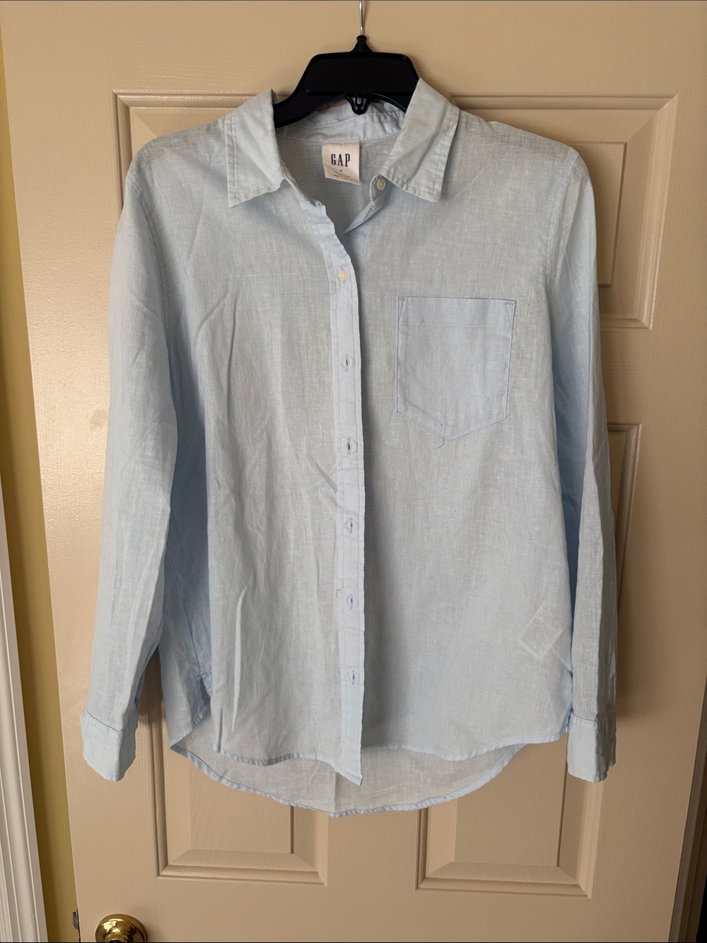 GAP Women’s Pale Blue Linen-Blend Button-Down Shirt